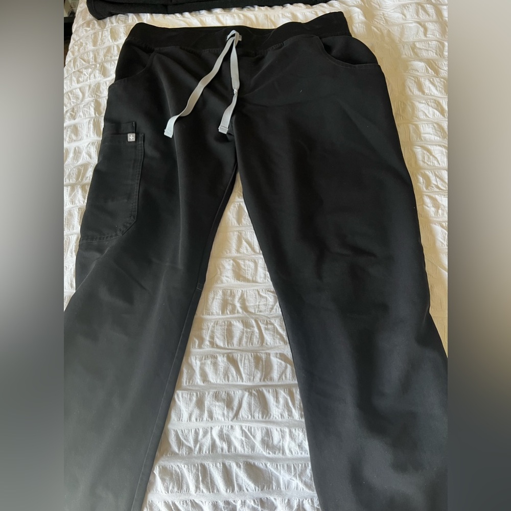FIGS Medium Tall scrub pants - gently used